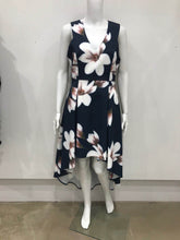 Load image into Gallery viewer, Hibiscus print dress
