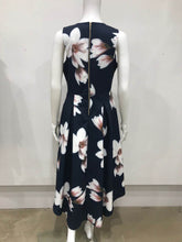 Load image into Gallery viewer, Hibiscus print dress

