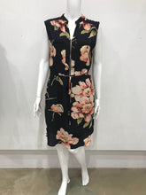 Load image into Gallery viewer, 1/2 zip floral dress
