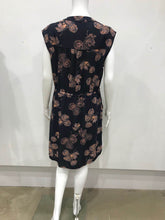 Load image into Gallery viewer, 1/2 zip Autumn print dress
