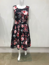 Load image into Gallery viewer, Round neck floral dress

