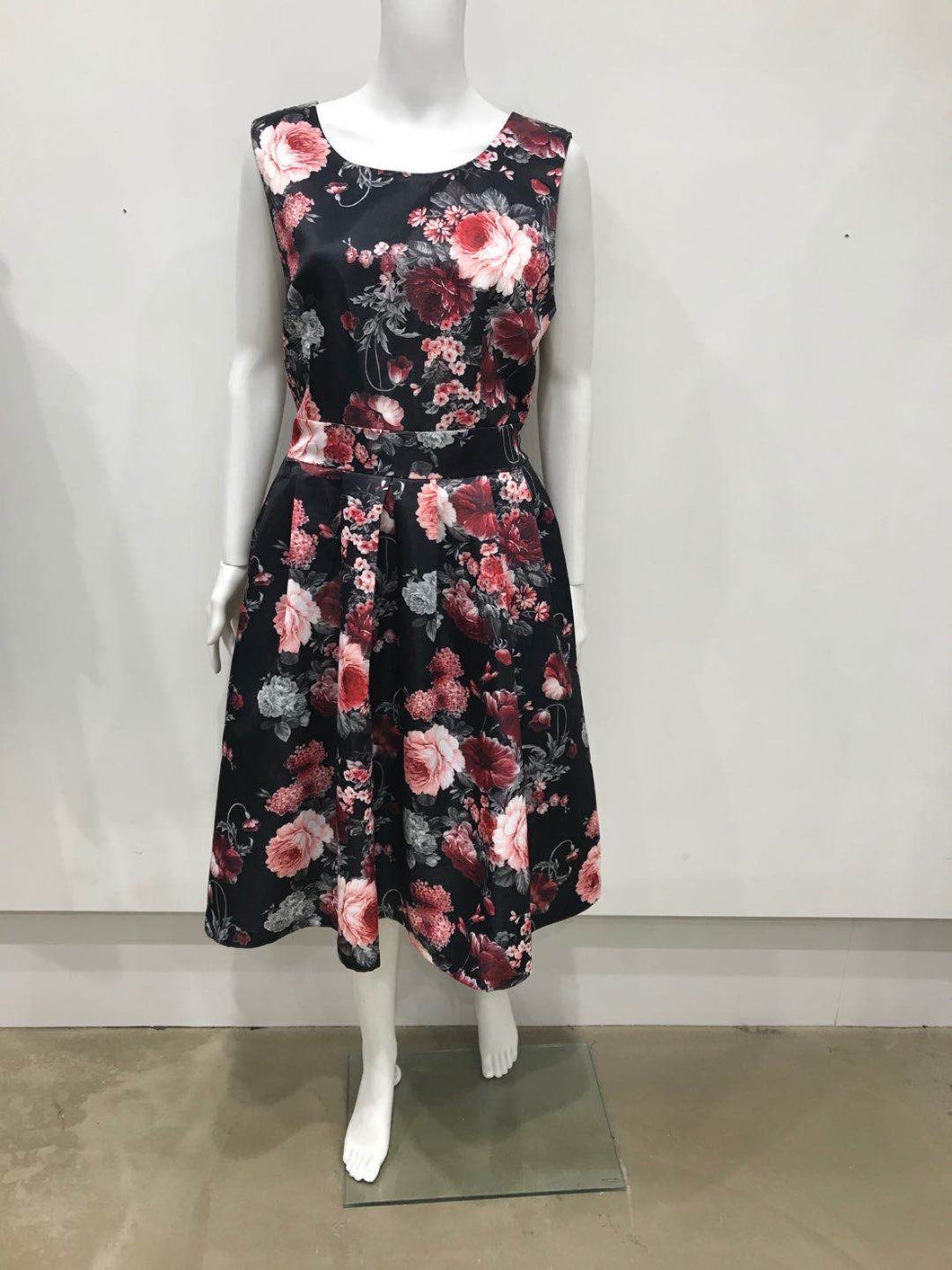 Round neck floral dress