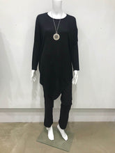 Load image into Gallery viewer, Round neck asymmetric jumper
