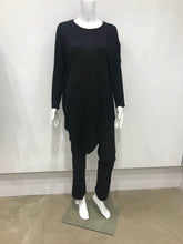 Load image into Gallery viewer, Round neck asymmetric jumper
