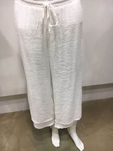 Load image into Gallery viewer, Double layered 3/4 pants
