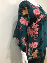 Load image into Gallery viewer, Bell sleeve floral top
