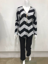 Load image into Gallery viewer, 1/2 zip zig-zag jumper

