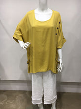 Load image into Gallery viewer, Button detailed cotton linen top
