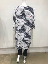 Load image into Gallery viewer, Light button up tunic
