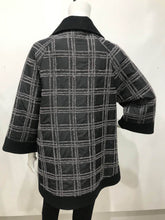 Load image into Gallery viewer, Zip up jacket

