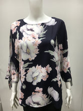 Load image into Gallery viewer, Cold shoulder top
