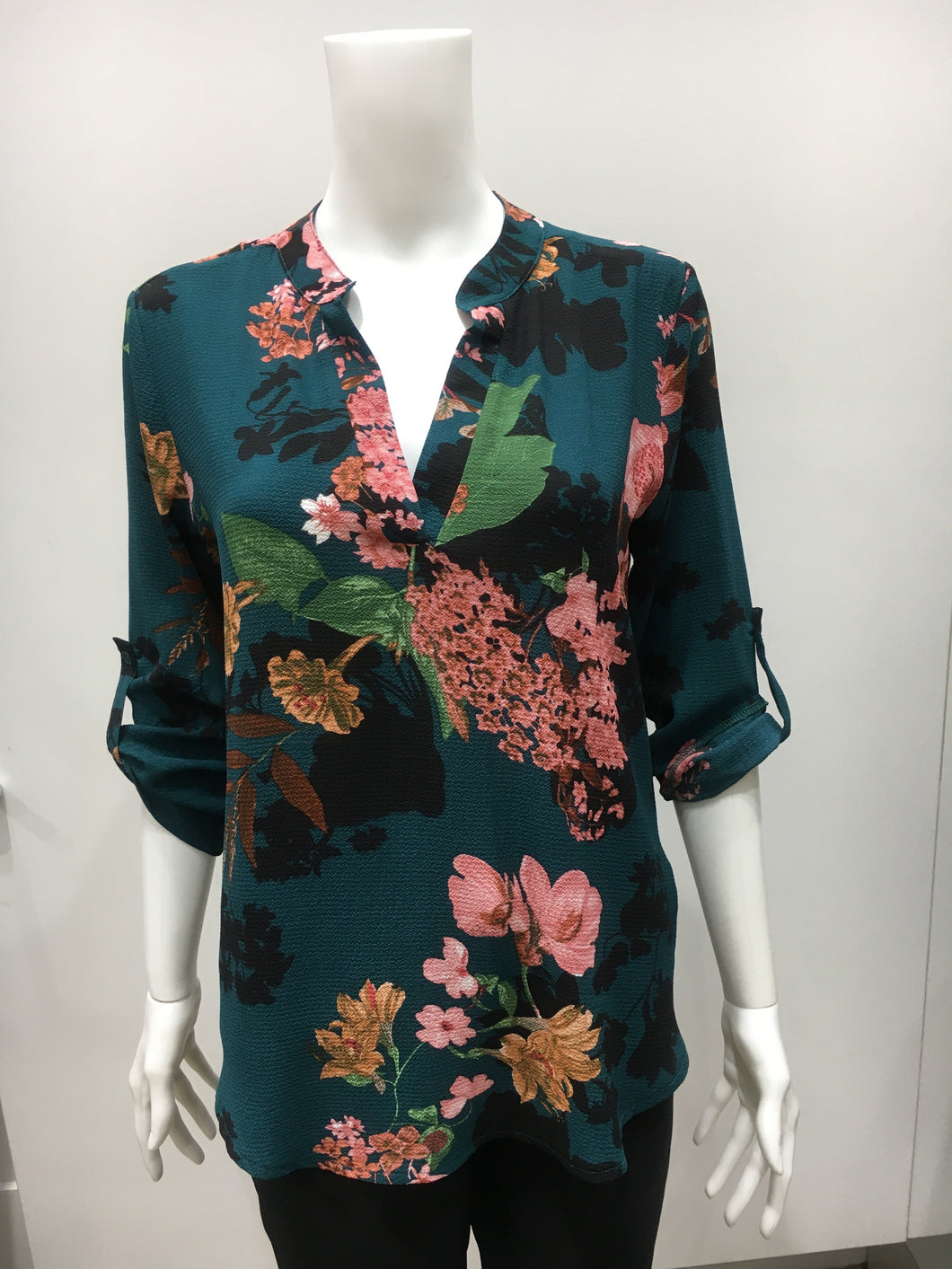 Rolling sleeve top