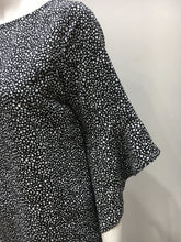 Load image into Gallery viewer, Bell sleeve top
