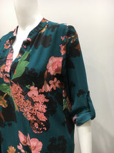 Load image into Gallery viewer, Rolling sleeve top

