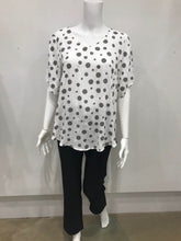 Load image into Gallery viewer, Dotted linen top
